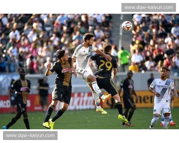 绿茵场上的烽烟：白帽的荣耀与费城联合的崛起，一场足球史诗的对决